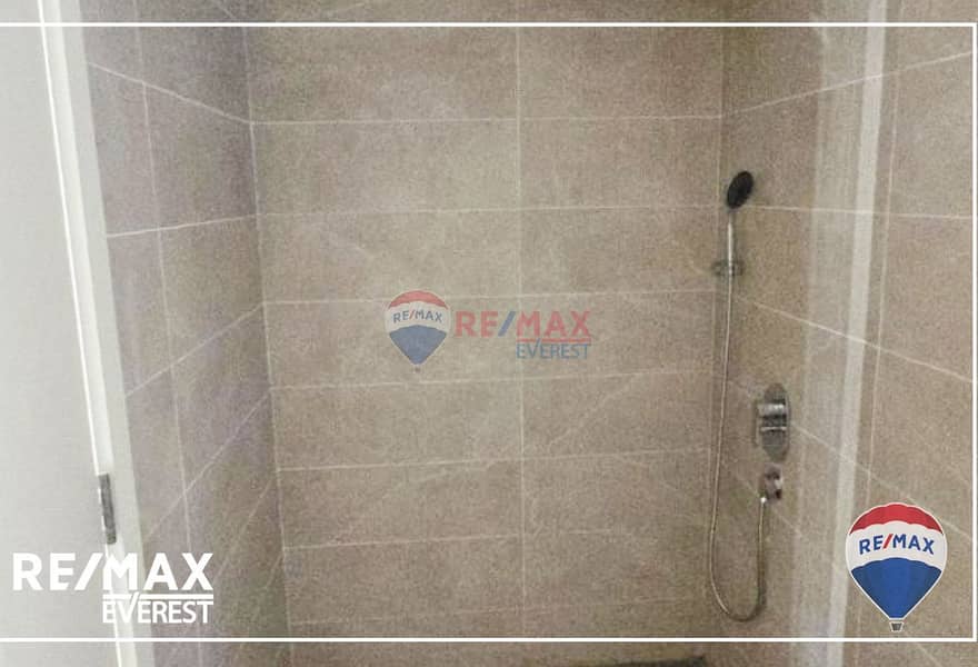 8 709764b2-cc33-4d94-989c-cf308933284c. jpg