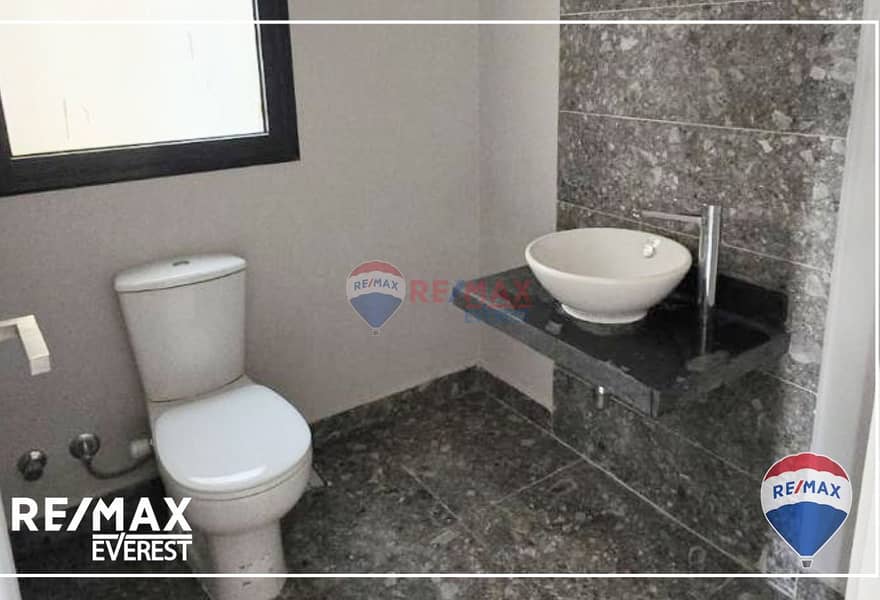 12 296138fd-cae5-46b0-9ae3-07c169b4f86d. jpg