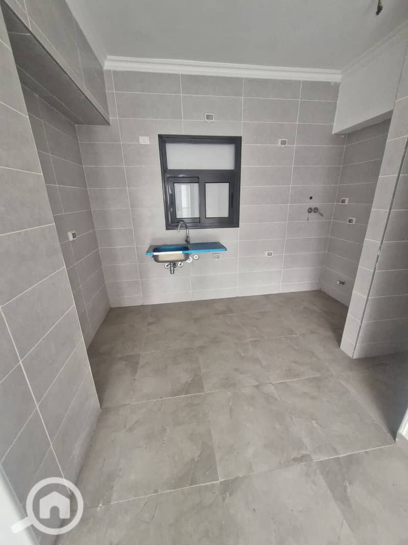 4 8fd5688a-d199-46d6-89c9-8a3bb78860c9. jpg