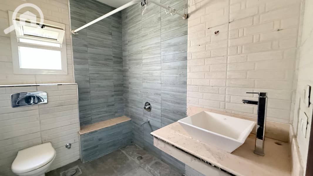 4 6dd6802c-c665-462d-ae0e-2ae10186ac69. jpg