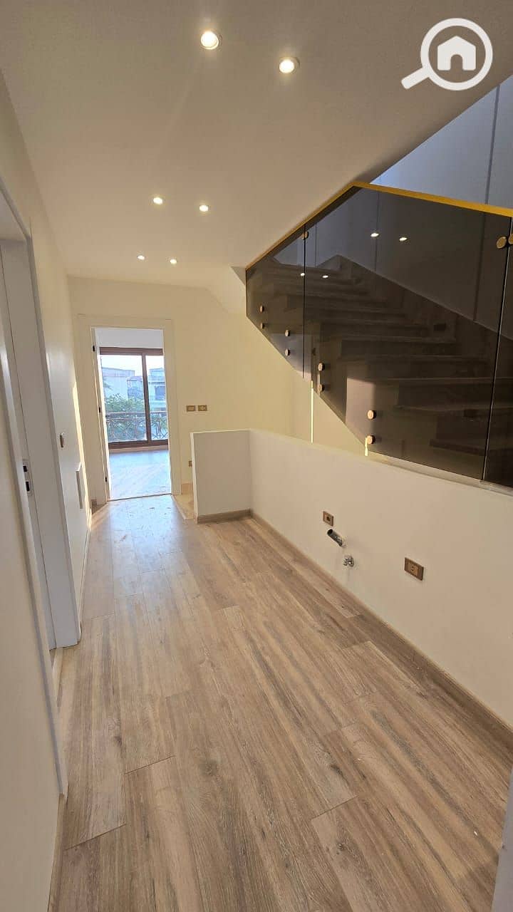 9 54b886c5-dadd-492e-b2b4-a9f2b2ffb764. jpeg