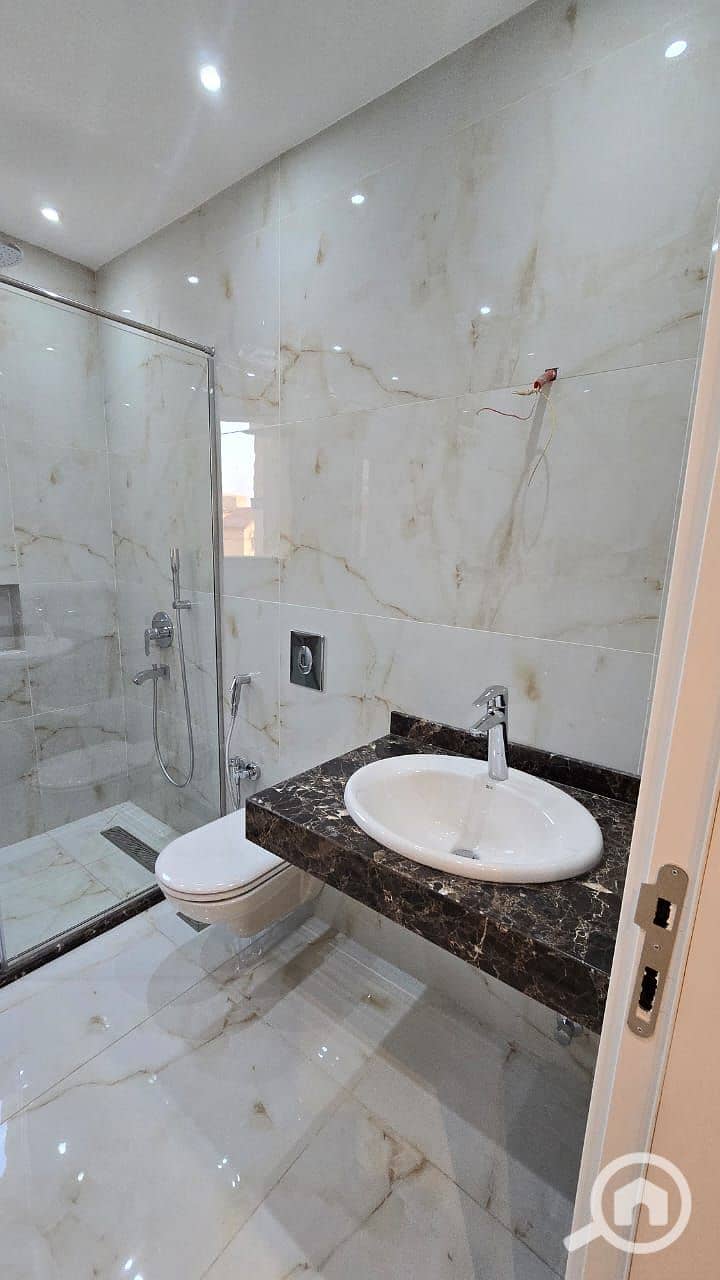 12 592bbd51-8cb6-4edf-ad2e-0d0f29a716f0. jpeg