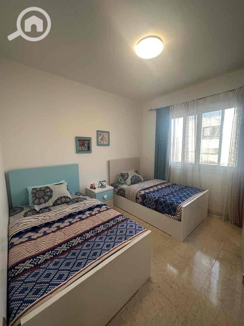 12 d4b295e6-a84d-48c5-afea-8ccbfc6f8028. jpg