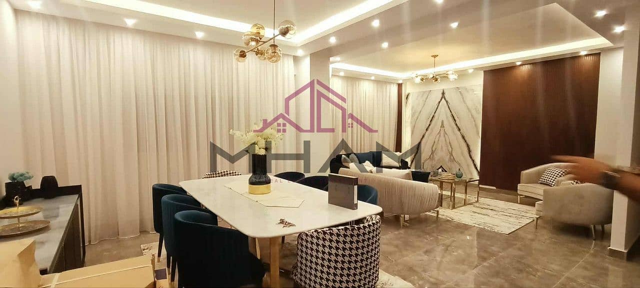 photo_5866437650439408496_y. jpg