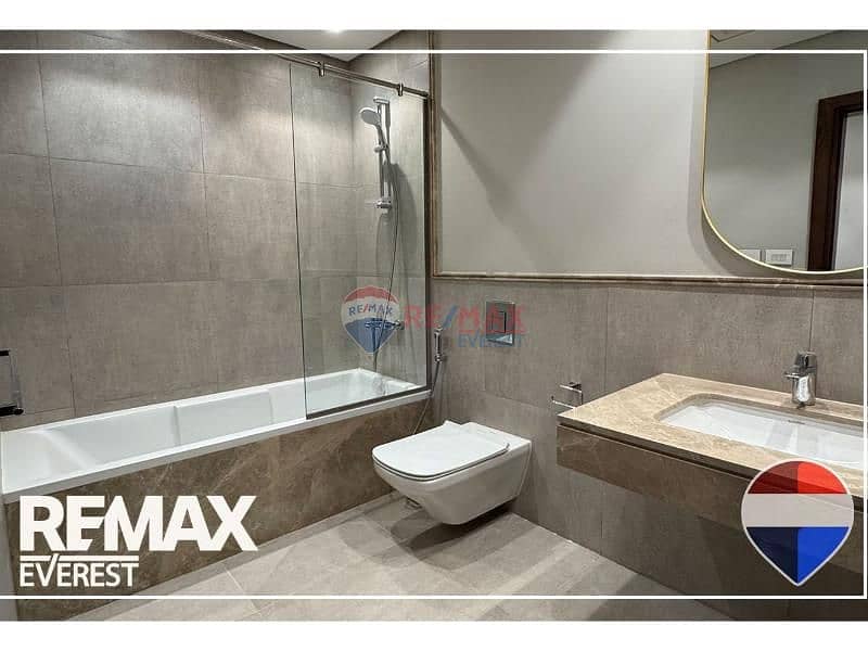 10 c45c5ef7-b017-43e5-8933-225a27a0159c. jpg