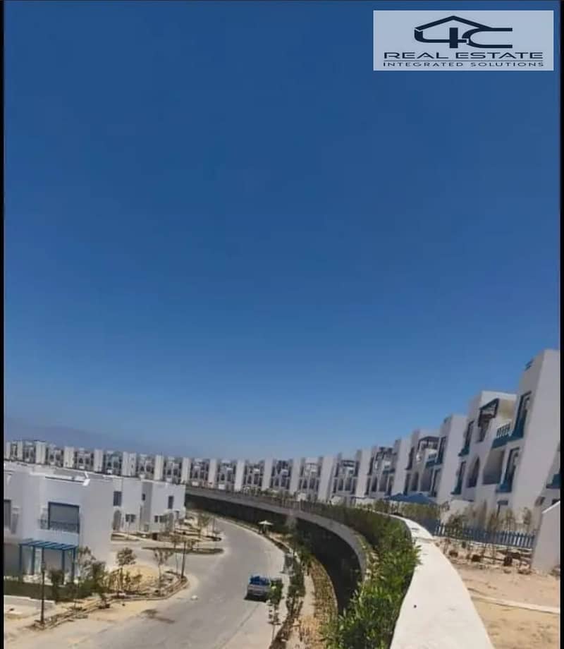 10 ac5652d6-496e-4304-8a1a-36a7755ddd30. jpg