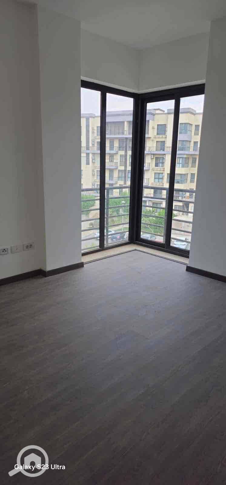 2 68f99246-c267-451b-9317-6c30a15a5393. jpg