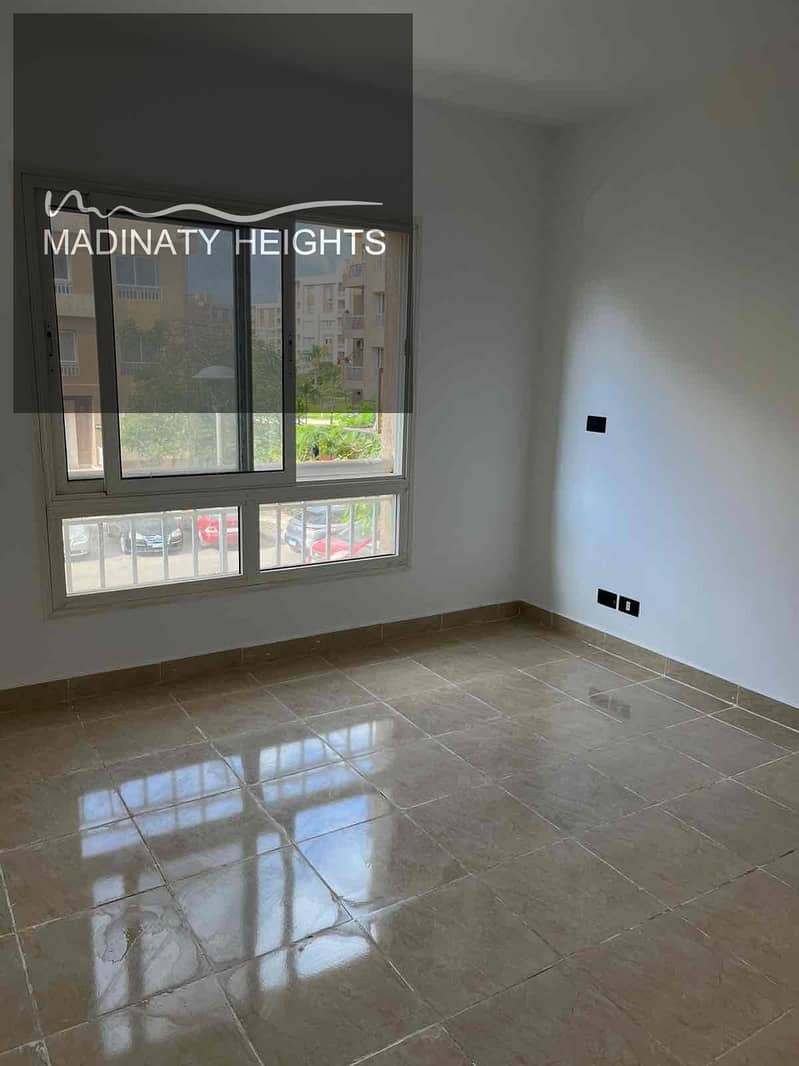 4 15f5ce10-4a44-451d-80cc-ef6eb92b0fb6. jpg