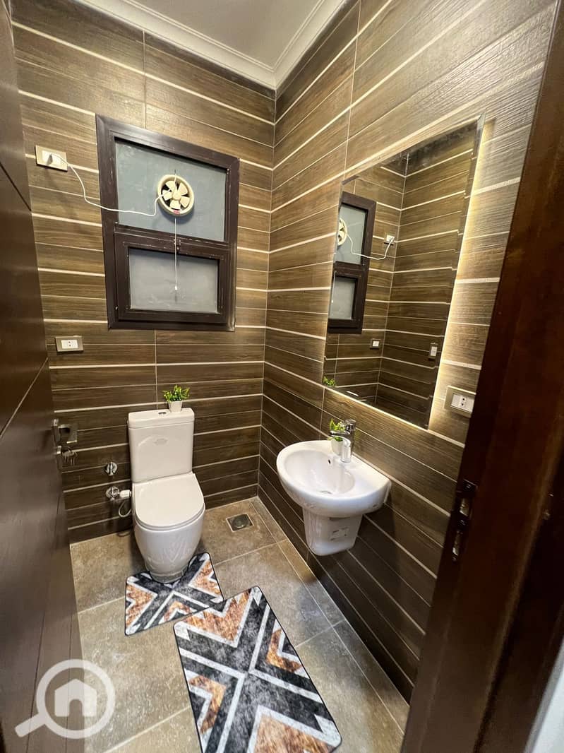 12 93e02f32-30c1-48d8-bb02-07ff57ead9be. jpg