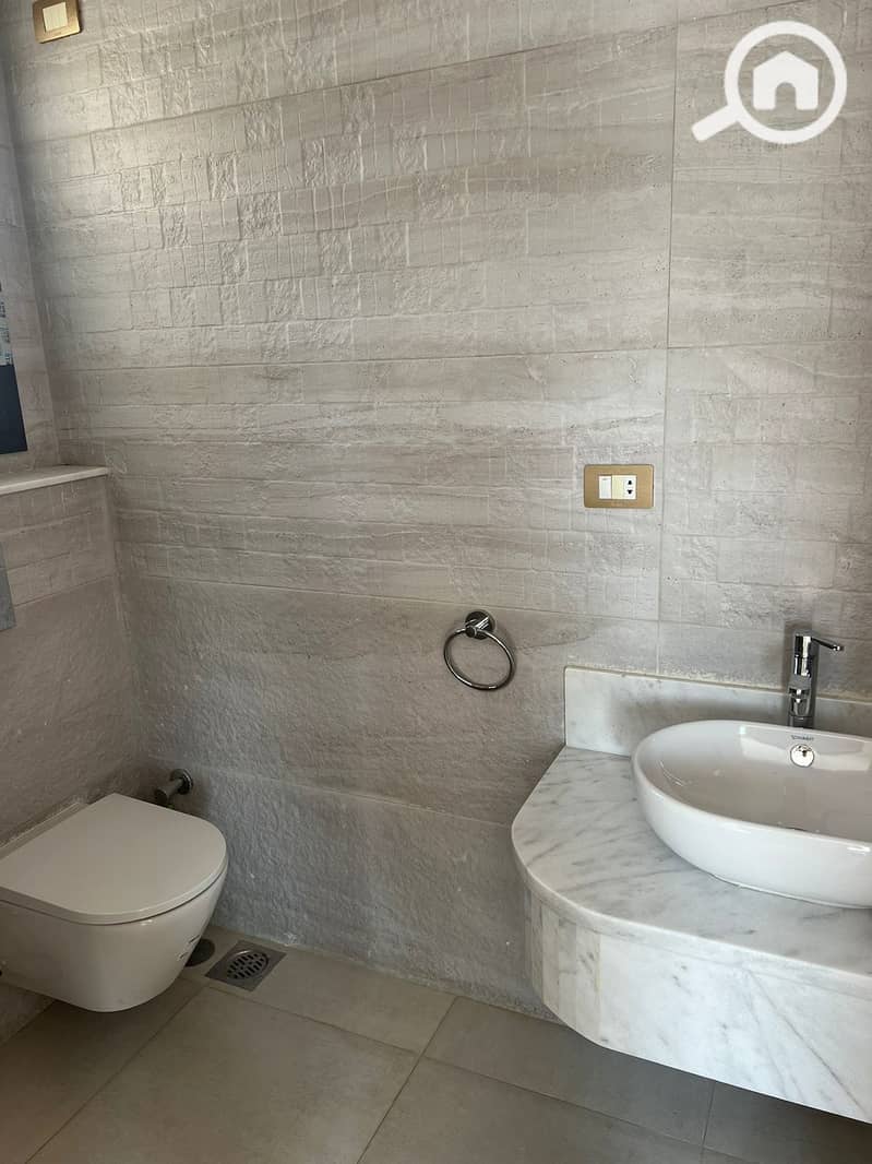 4 cd74843d-da12-48e0-b85f-f3bec02d9d12. jpg