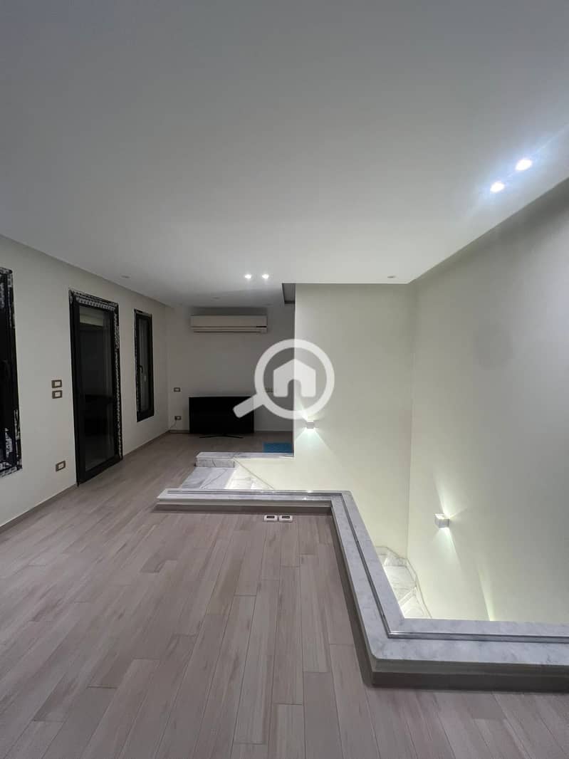 9 207e692b-eb6c-46d7-9d93-9dbe2c421700. jpg