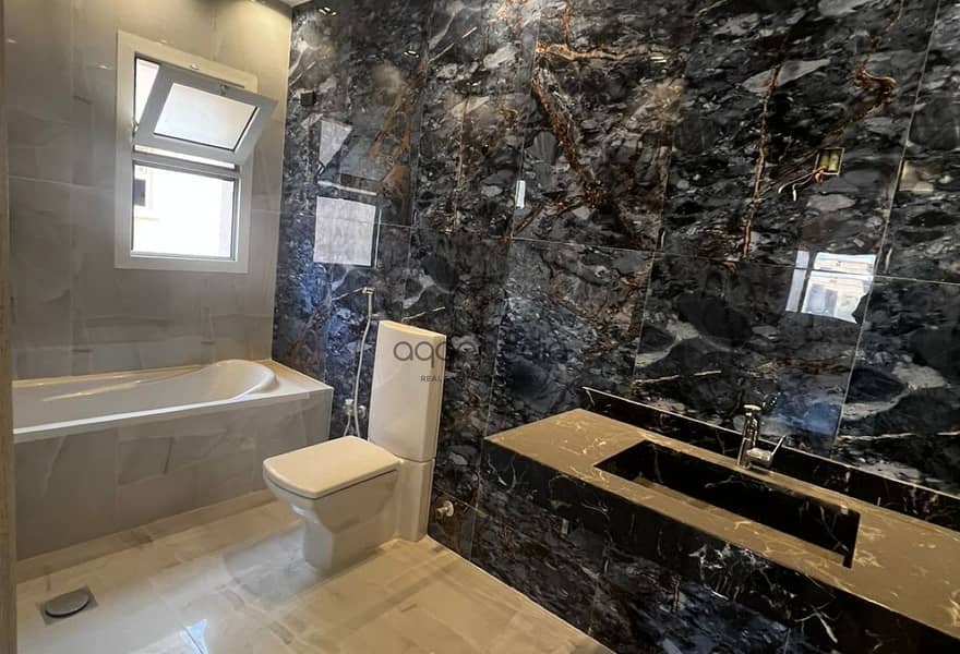 5 106de486-2a00-47d7-a708-fa7923ce438a. jpg