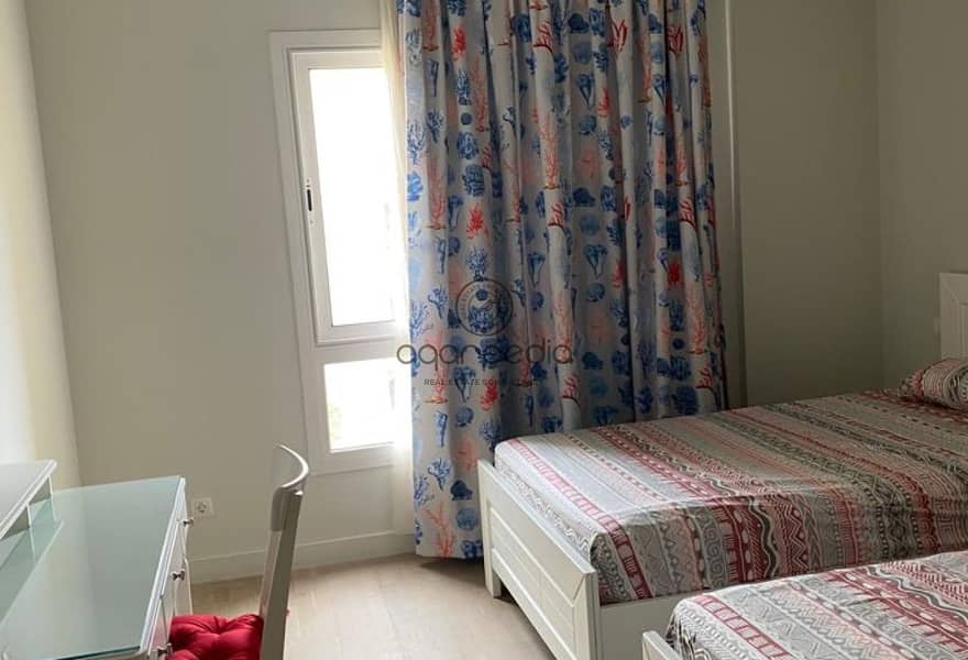 8 b9393e69-ae31-4b06-886b-7de2a9bfc42b. jpg