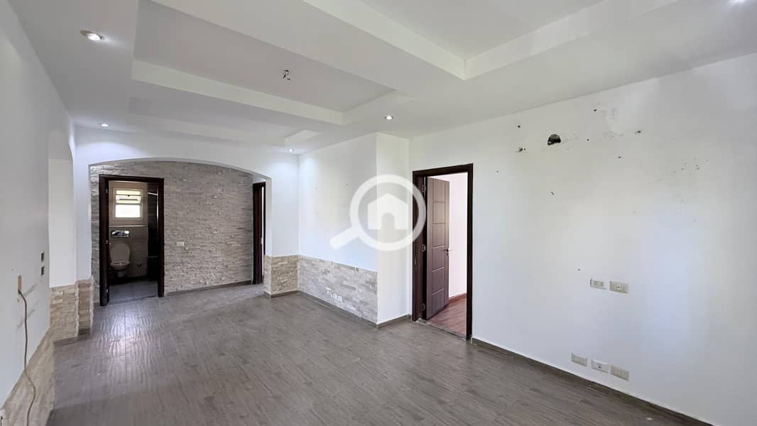 5 6e98eb67-1281-4d8c-b44a-f429a38e364a. jpg