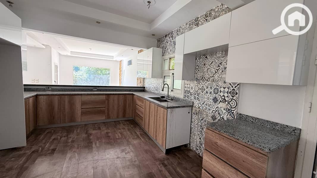 8 8fab3e9f-ea50-4fc8-81a2-8c0467fbbc9c. jpg