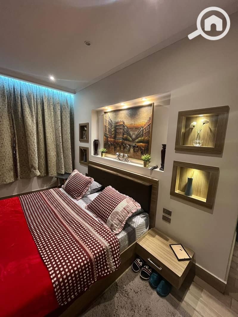 10 77caafa8-aab9-47e5-bd35-054b39ca116a. jpg