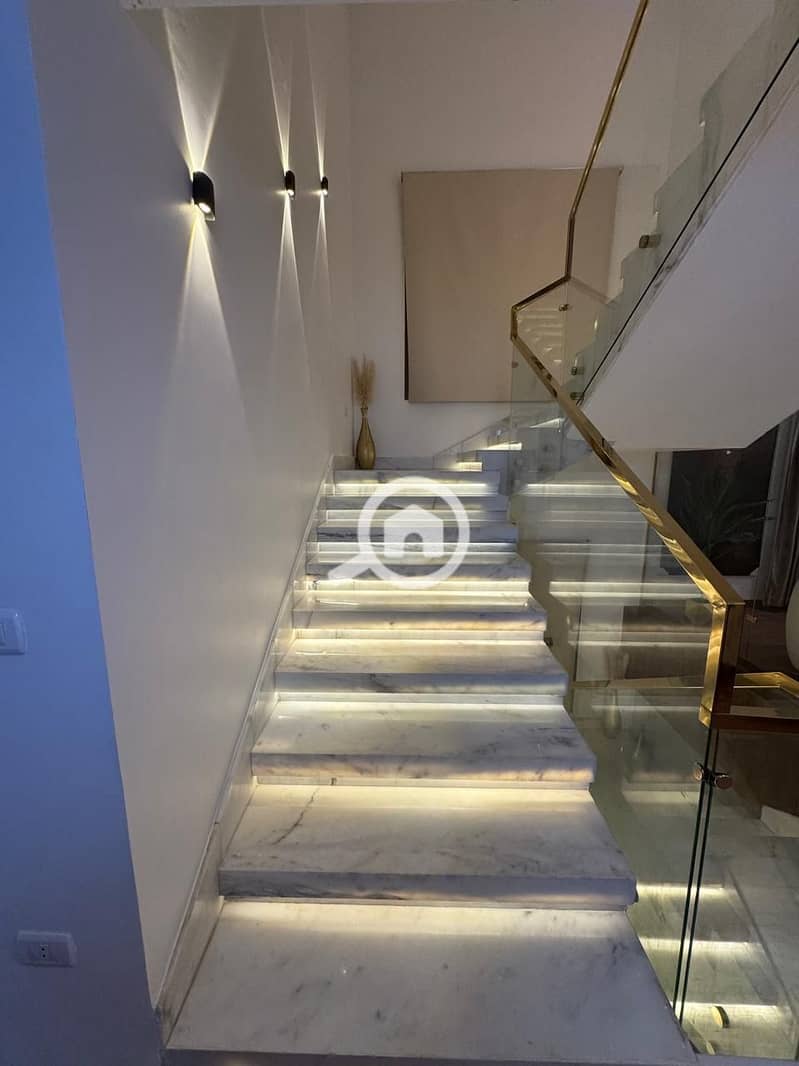 8 8c45bfef-6b12-4392-bede-1d55612fdf57. jpeg