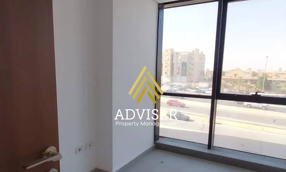 2 8132424-fb798o. jpg