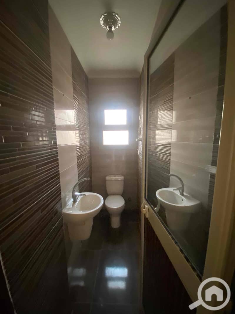 10 877cd1ce-5a8f-4254-9ce1-7d3d2fb20185. jpg