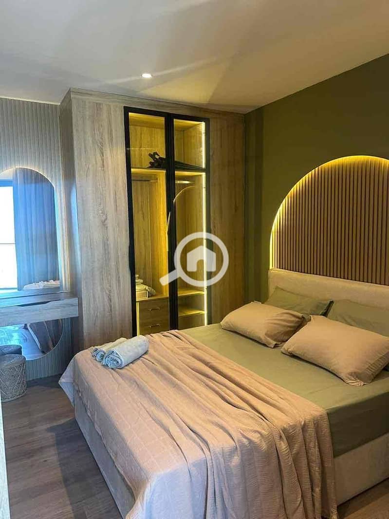 2 5af7b51a-7884-4e5b-8d17-fd469cf2c080. jpg