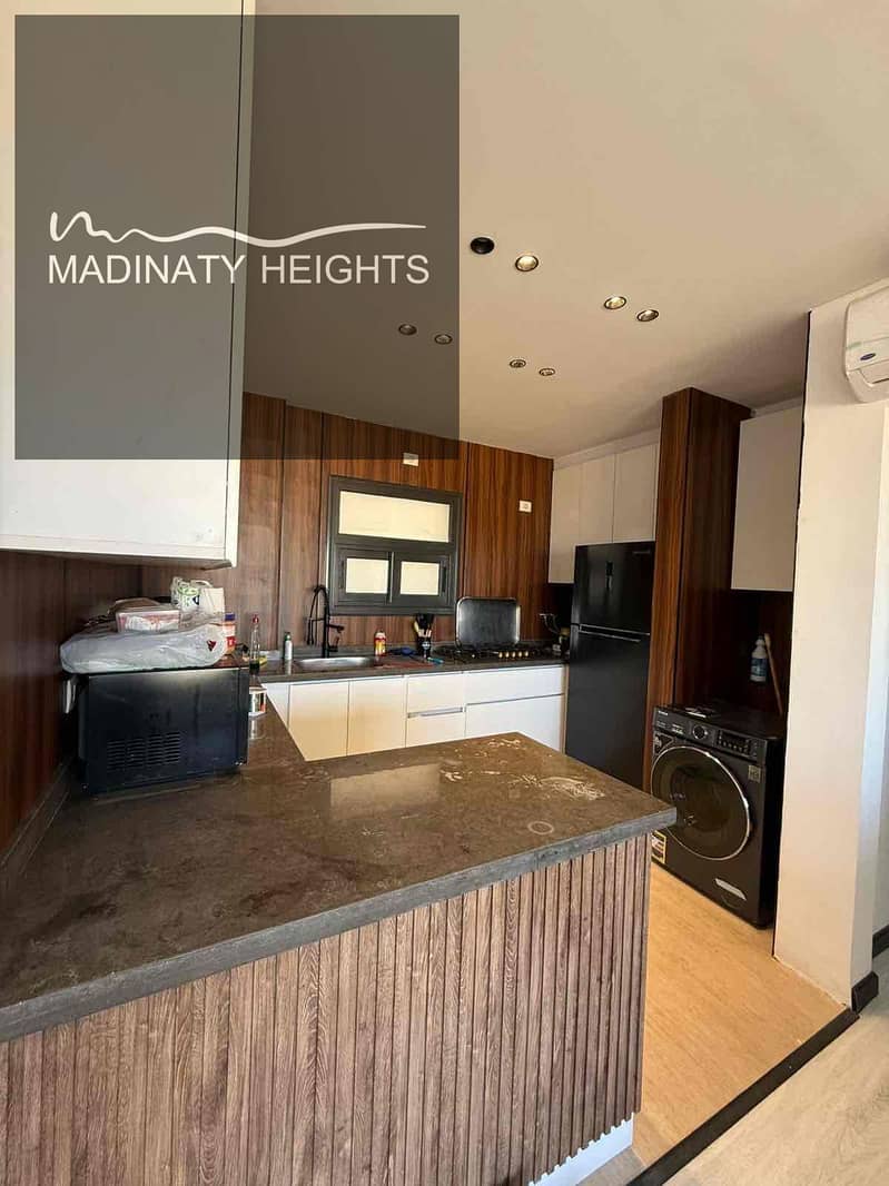 3 0e5802b8-4e78-46e7-8d99-710aeca94722. jpg