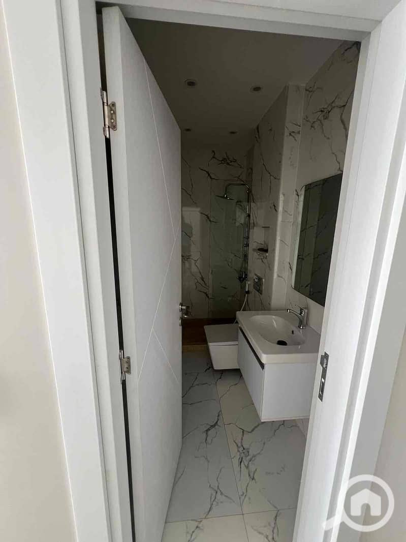 13 448599b4-4f0b-4a5b-a31e-aa9ed34e81f0. jpg