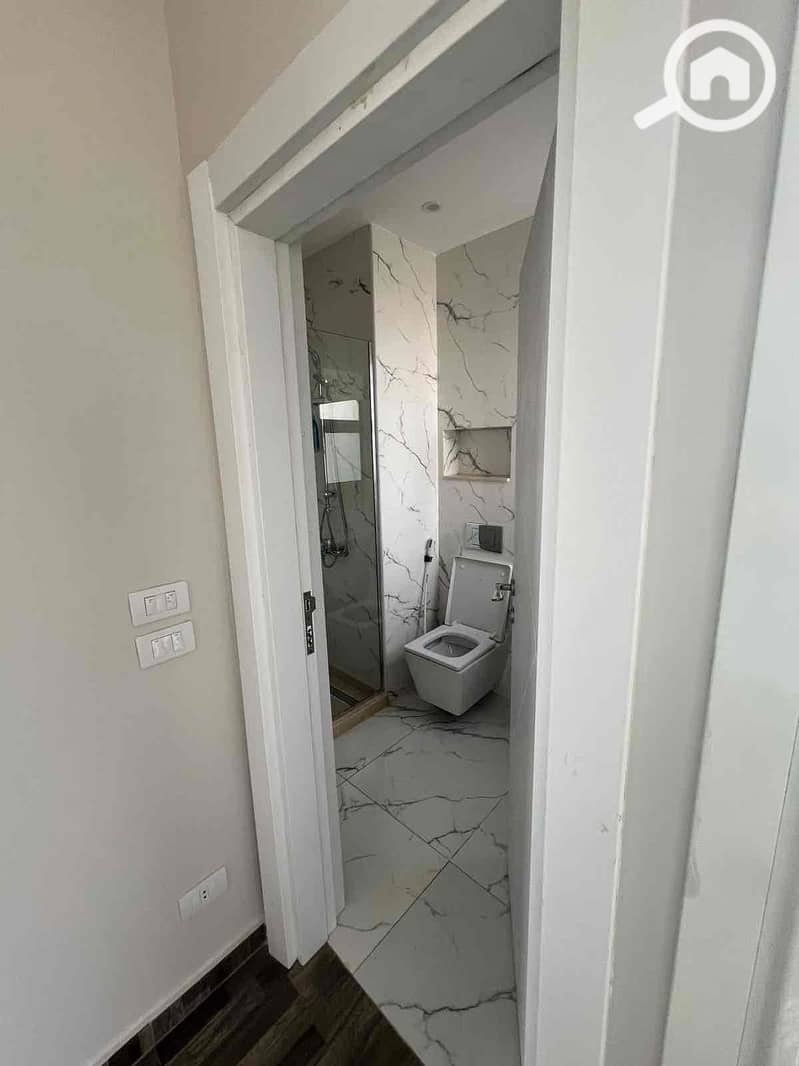 15 ed237878-e2cd-43c7-b89e-eb021d214083. jpg