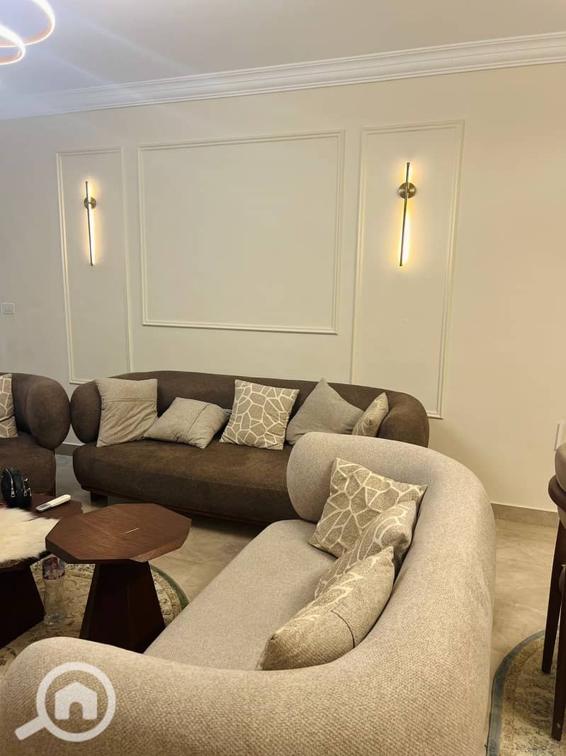 6 016bc6fa-0a41-4e42-9b39-f2a6cfee8a42. jpeg