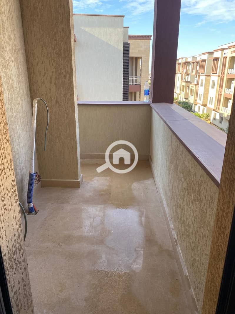 10 8b80c7fe-87ca-42e3-b36d-268edfc14933. jpg