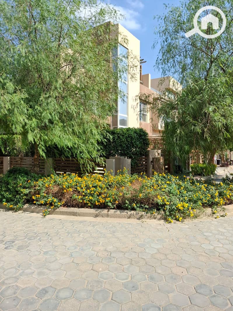 8 WhatsApp Image 2025-10-15 at 14.45. 11 (1). jpeg