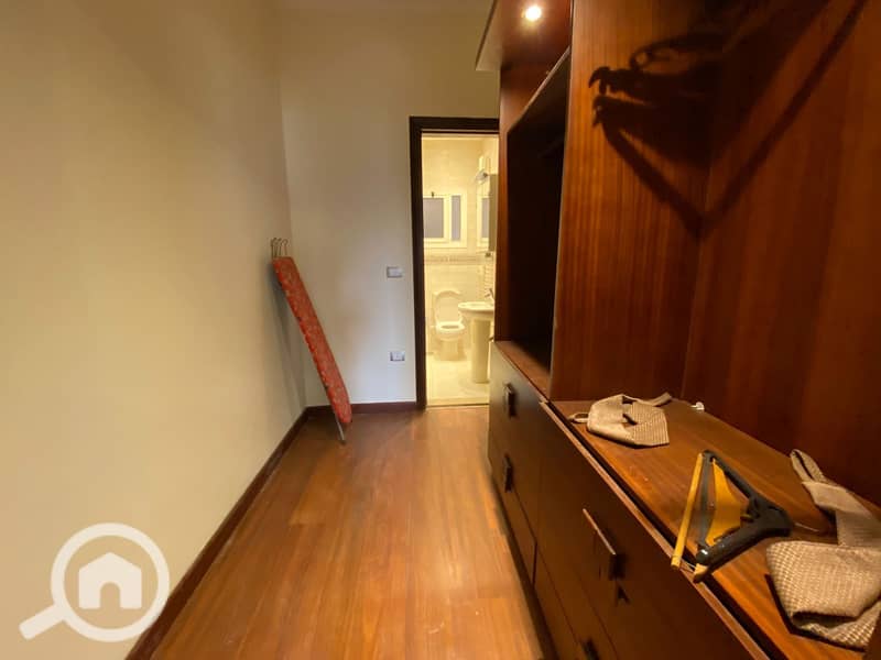 5 69d8eee5-7291-4c52-949b-f523e90b2c58. jpg