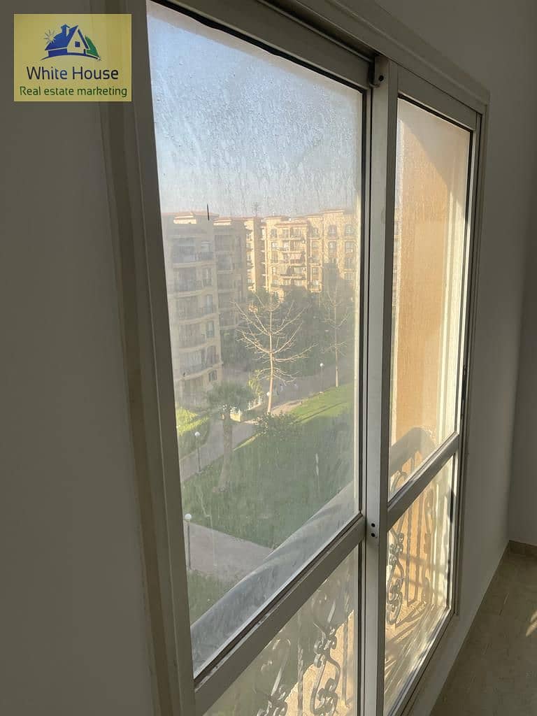 4 2f6903b8-f34e-4de1-86a5-e744a031594e. jpg