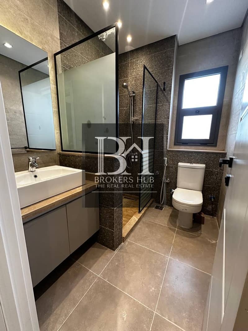 10 11e82a84-6b5a-42e5-981d-2ddfc0064da0. jpeg