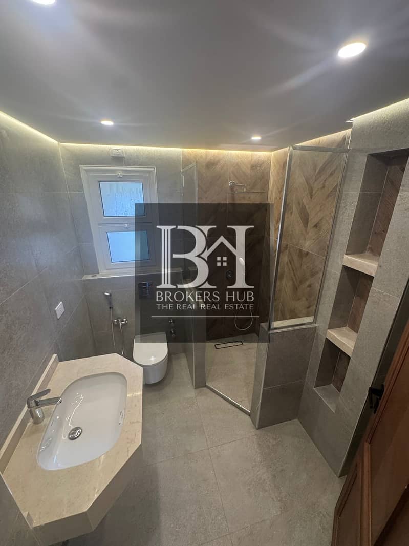 4 7c31e02d-32c9-4131-aa28-4b3487c30a35. jpeg