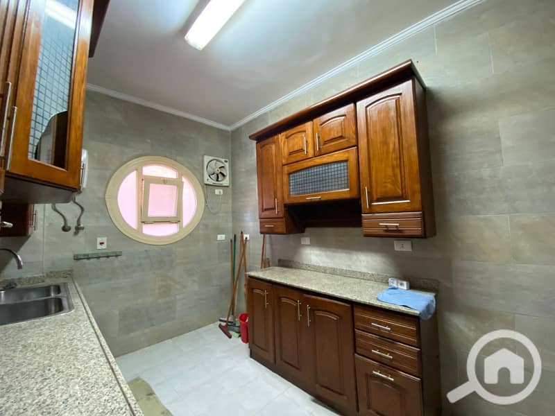 4 10f292b2-6135-46a0-b6fc-dcd4951b2357. jpg