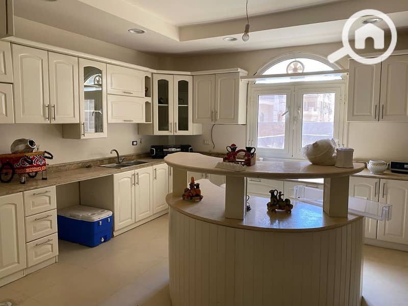 2 photo_5839211869929934009_y. jpg