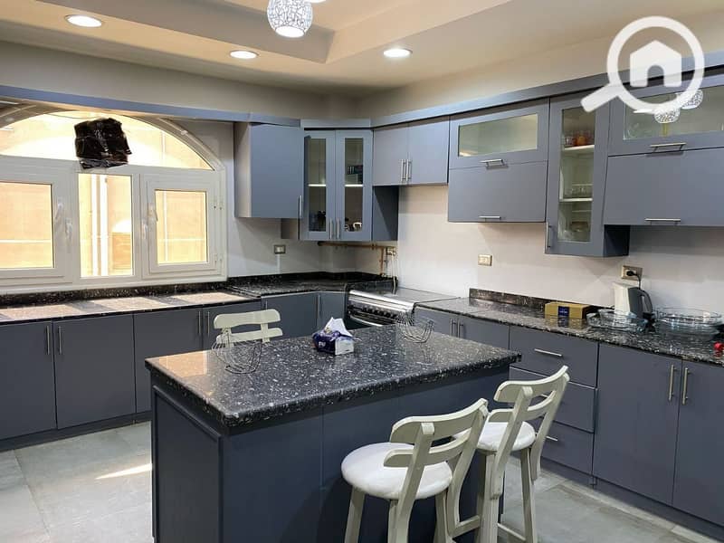 8 photo_5839211869929934002_y. jpg