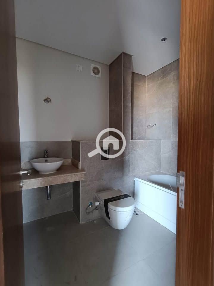 6 gstysrudr7uet. jpg