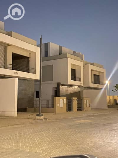 4 Bedroom Townhouse for Sale in 6th of October, Giza - 504695e5-c759-49af-a0bf-37d3daa03720. jpg