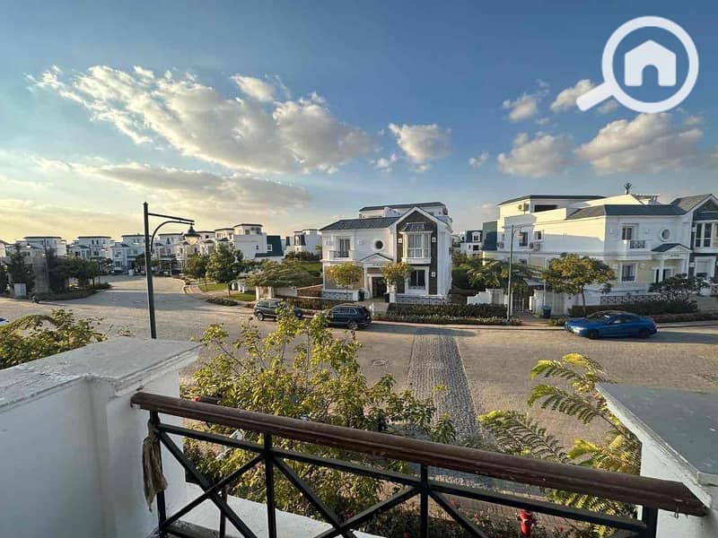 2 b4054b92-b8e4-4c85-a267-765f0d7fc08a. jpg