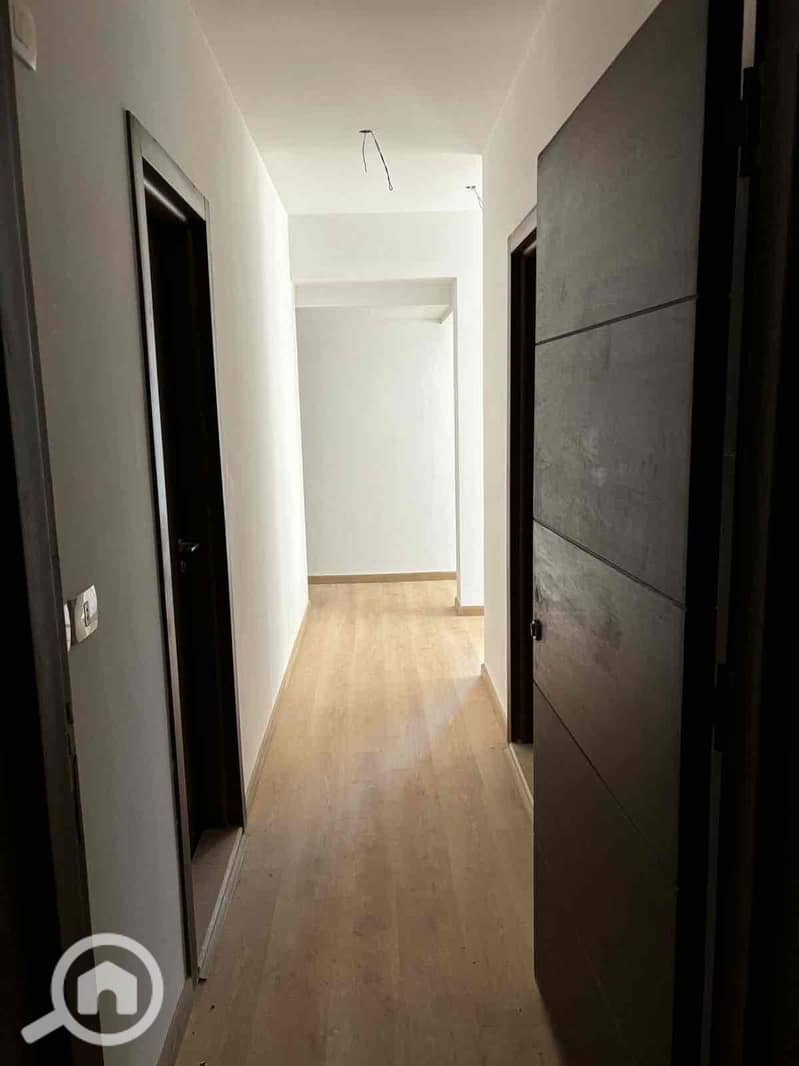 5 014541d7-3c58-43fa-899f-17d3a4c3bf18. jpg