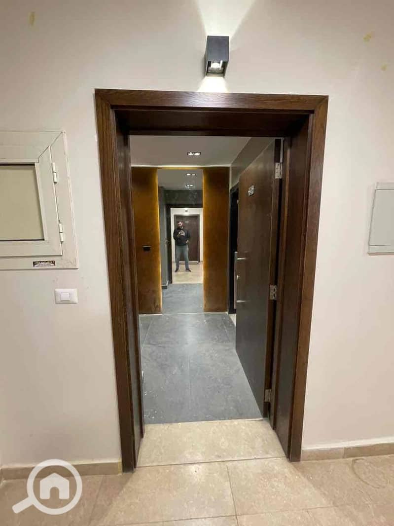 4 e6971f83-b8cc-44f0-aa38-fe4494a17ce9. jpg