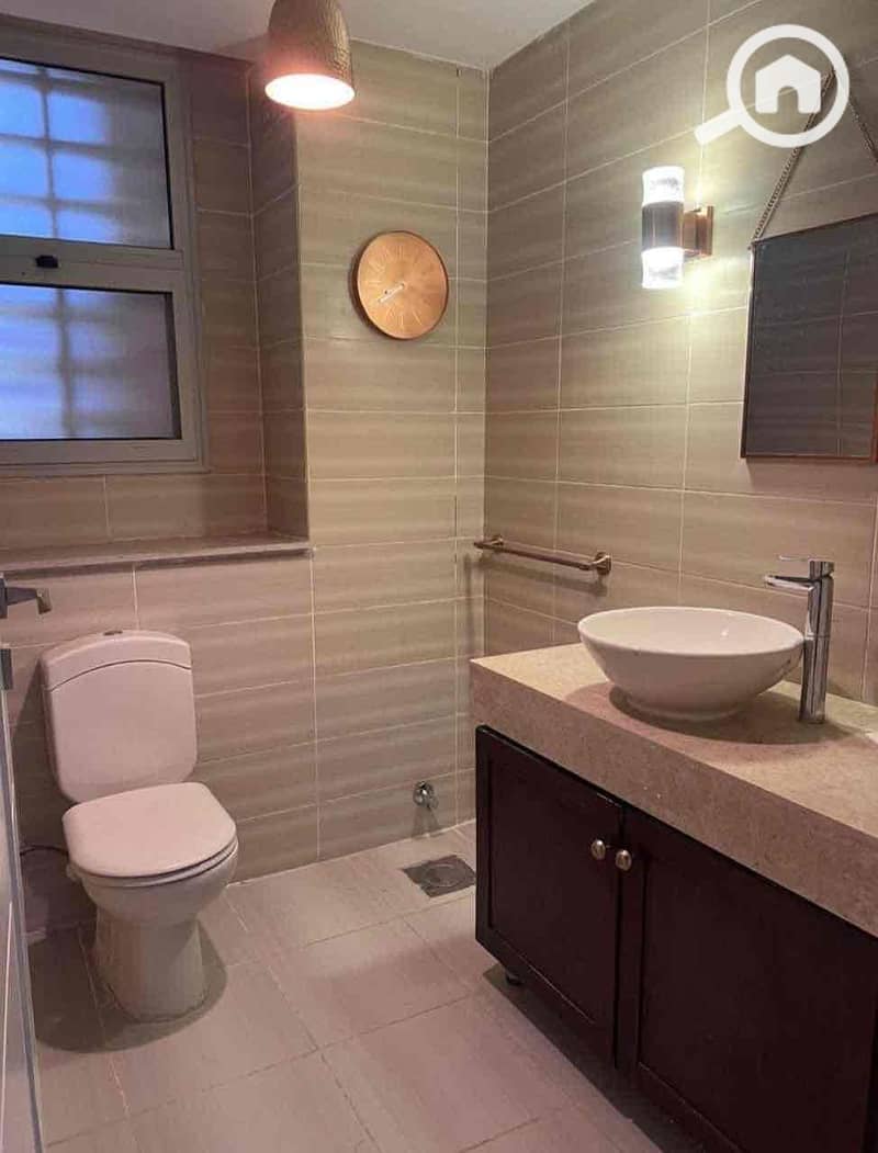 15 77fa8f0a-b8df-446f-a96c-b918c66a1f1d. jpg