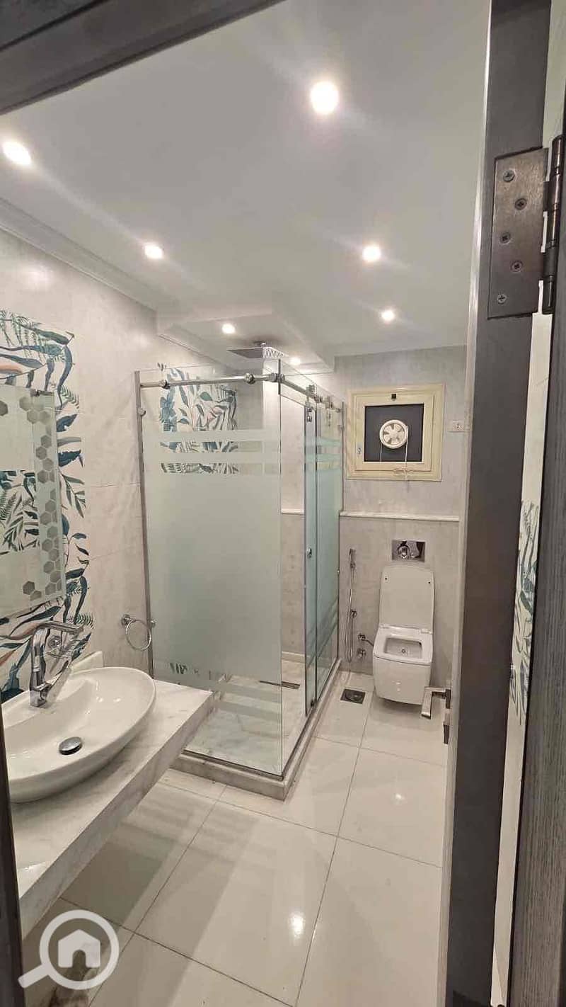 5 2e79cf0f-a2a1-4eb7-95d8-a7b9a0043b9c. jpg