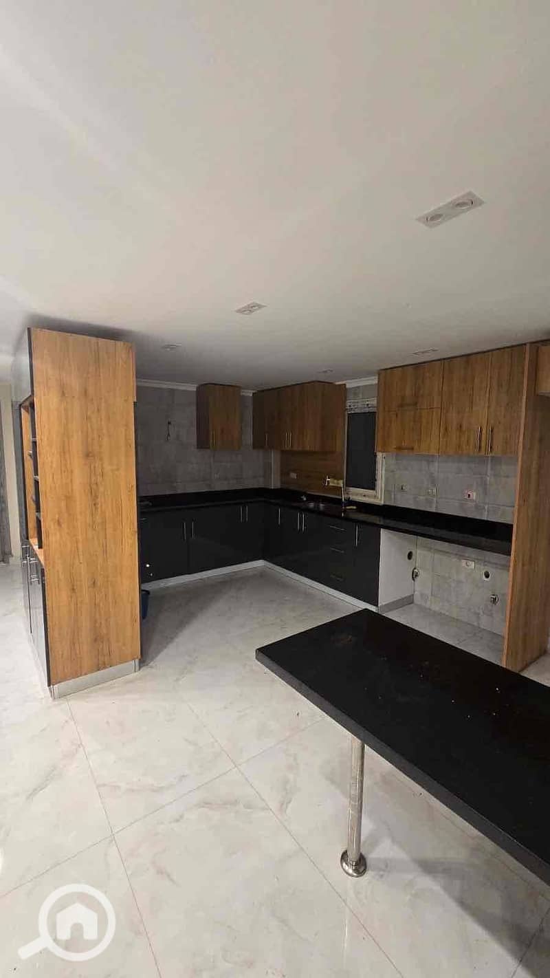 10 ead9e4b7-d779-4bcb-935b-b73b3d406a74. jpg