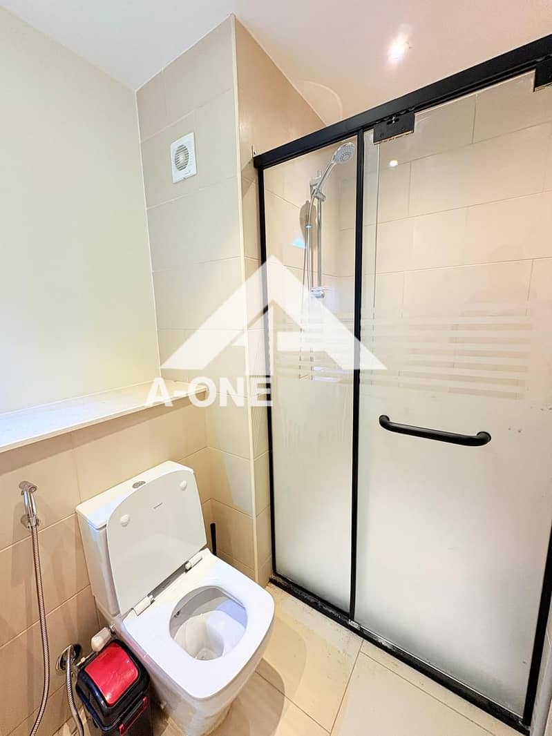 6 ea51b4b8-6821-490f-9d14-861543f7aa5b. jpg