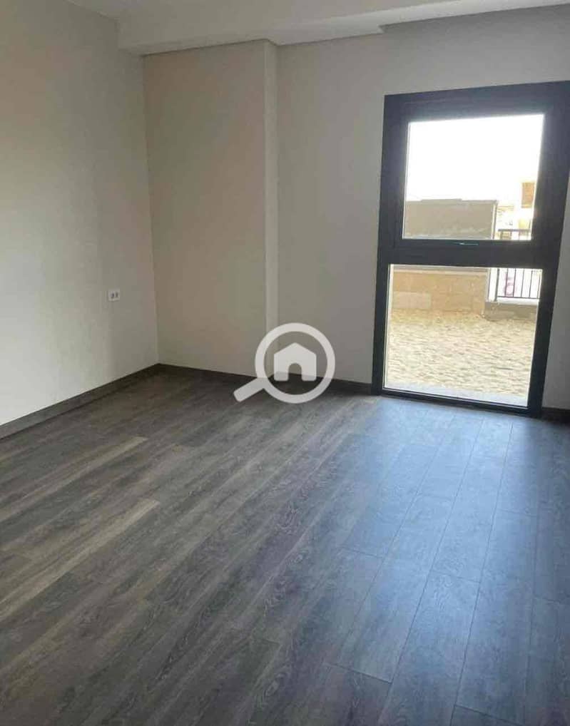 3 b5108d9d-c173-4e9a-91ed-4412822b5c70. jpg