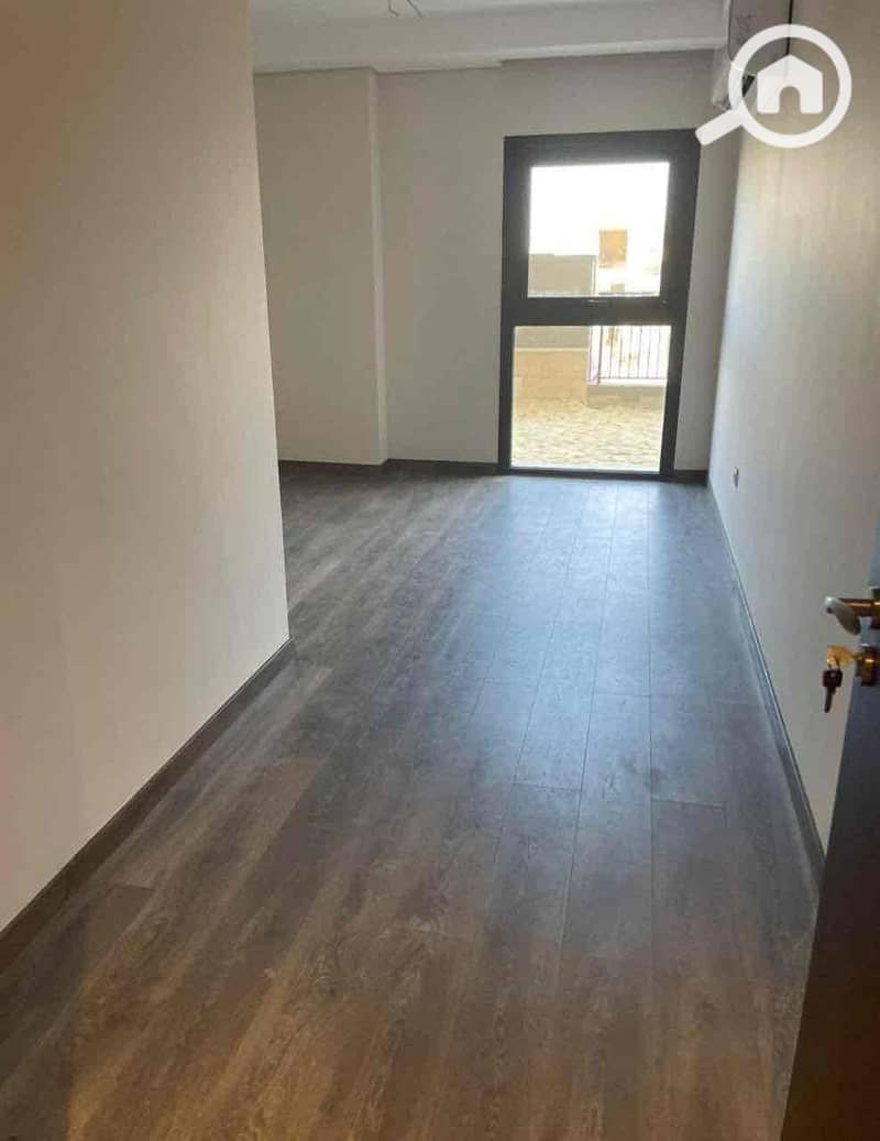 4 14538c89-1a18-40db-9d0f-93afe15e7976. jpg