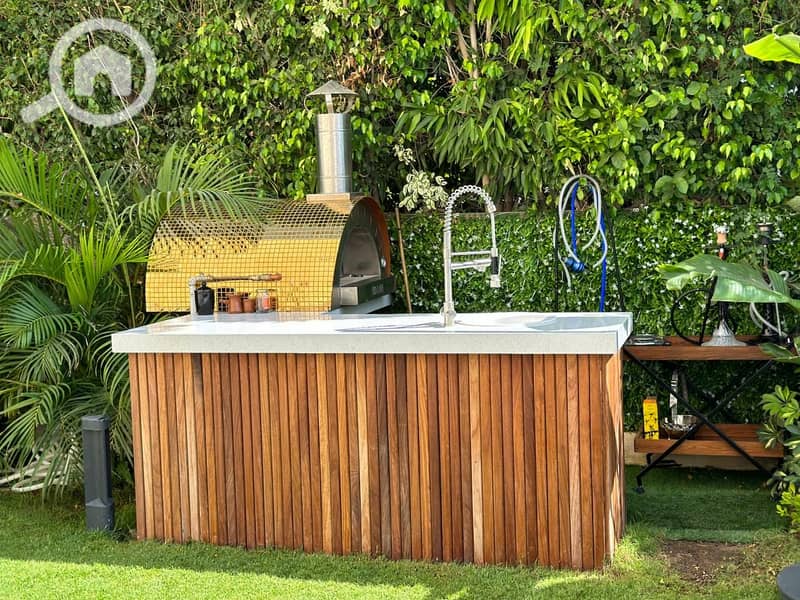 14 524d07f8-e713-4705-b784-f69ec610fe19. jpg