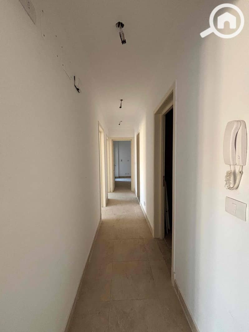 2 8d69974b-73eb-45db-a0e0-7e42d43bcedd. jpg